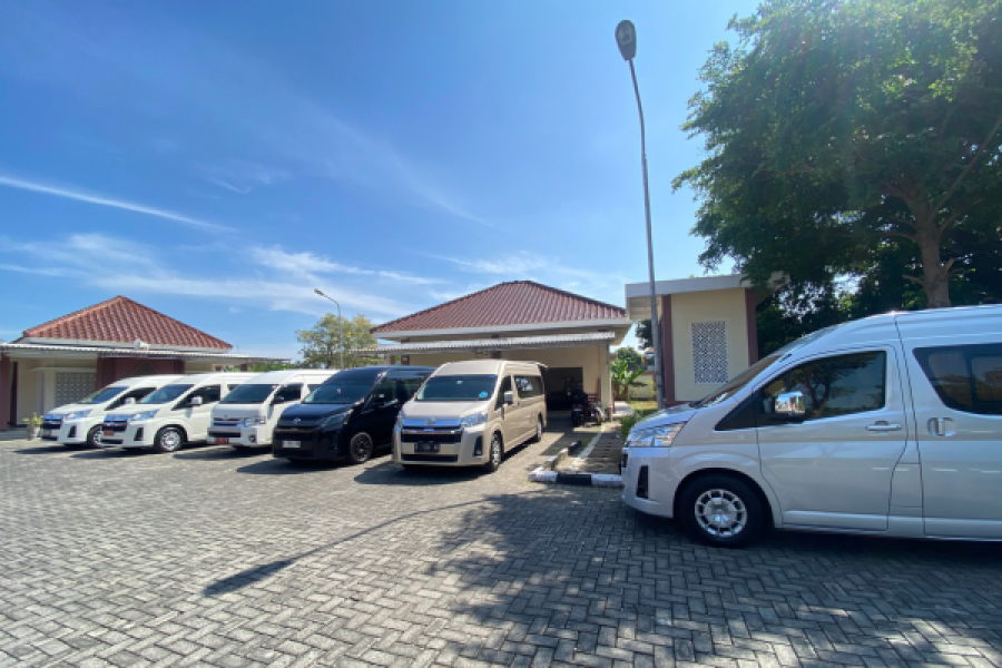 sewa hiace premio (1)